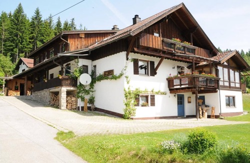 Rabenstein Apartment | Gemütliche Ferienwohnung mit großem überdachtem Süd-Balkon
