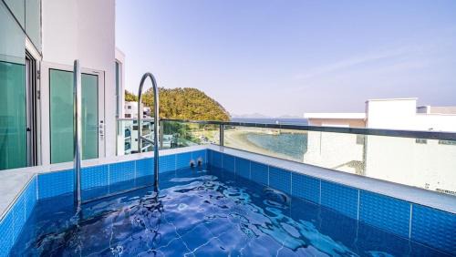 Geoje Villa | geojae sunstay poolvilla