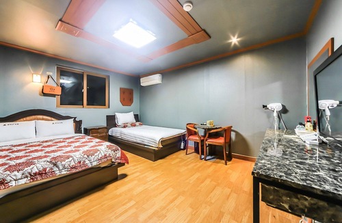 Somun Hotel | Geojedo Gohyeon Manhattan