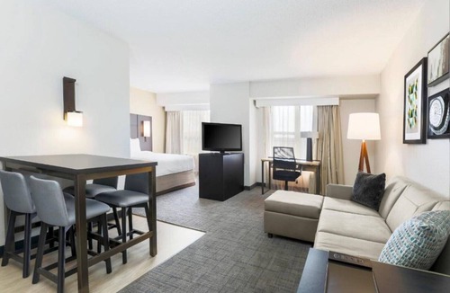 Longmont House | Get comfortable at our extended stay hotel in Longmont, CO