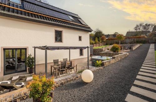 Kronenburg House | Glamorous Cottage mit Kamin und Sauna