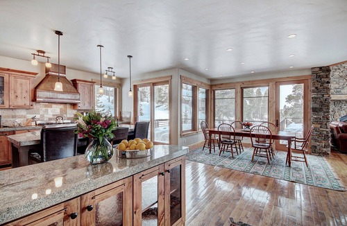 The Highlands House | Gold Run Getaway: Panoramic Views - Spacious Home with Chefs Kitchen