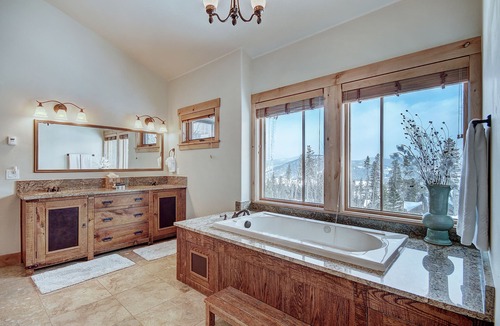The Highlands House | Gold Run Getaway: Panoramic Views - Spacious Home with Chefs Kitchen