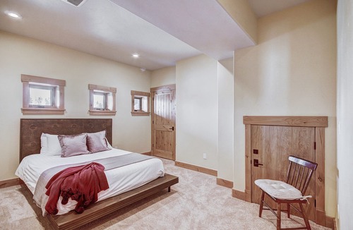 The Highlands House | Gold Run Getaway: Panoramic Views - Spacious Home with Chefs Kitchen