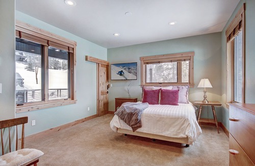 The Highlands House | Gold Run Getaway: Panoramic Views - Spacious Home with Chefs Kitchen