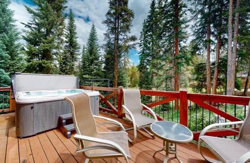 Crown House | Golden Crown Cabin