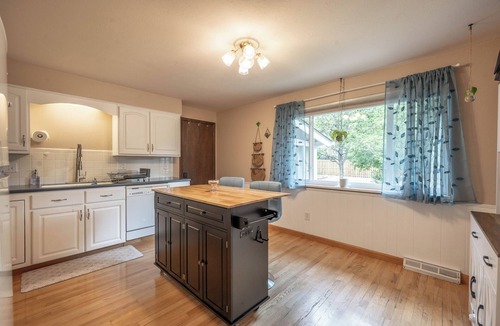 Applewood West House | Golden Home in the Valley near Red Rocks