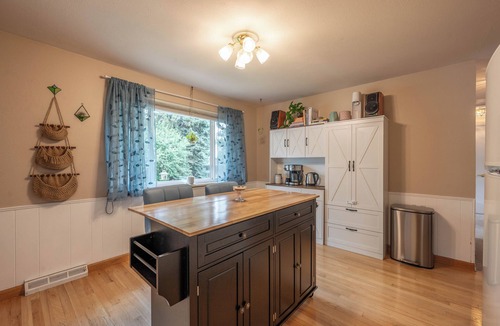 Applewood West House | Golden Home in the Valley near Red Rocks