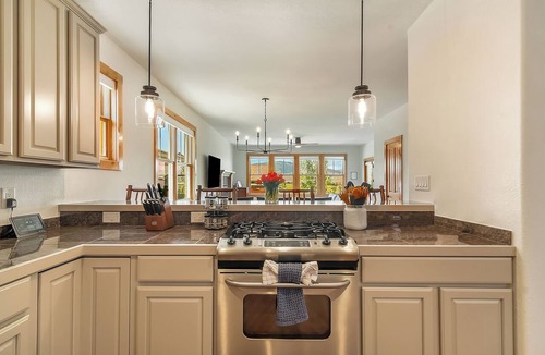 Grand Elk Ranch Cabin | Golf Course Retreat with Hot Tub Dog-Friendly
