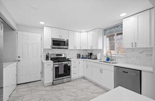 Scenic Heights House | Golfers Dream! Sweet NW location.