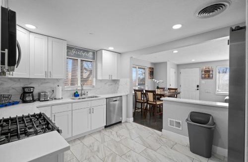 Scenic Heights House | Golfers Dream! Sweet NW location.