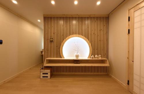 Jung-gu Apartment | Golmok Stay - Korea Traditional Sytle villa, Hanbok Experience , Nampo,Night Market walk 5 Minute