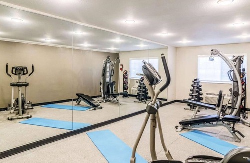 West Central Westminster House | Good value and friendly service near 1stBank Center!