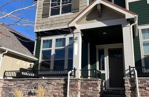 Louisville House | Gorgeous, contemporary town home with huge kitchen. Bring your pups!