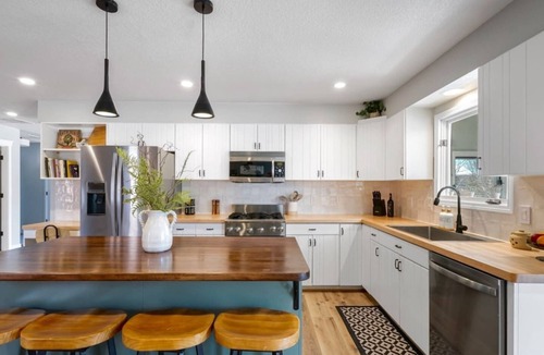 Park Vista House | Gorgeous High End Well Furnished Home · 5/BR Hot Tub - Fire Pit - Air Hockey!