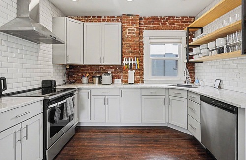 Cole House | Gorgeous Victorian home, ideal for family!
