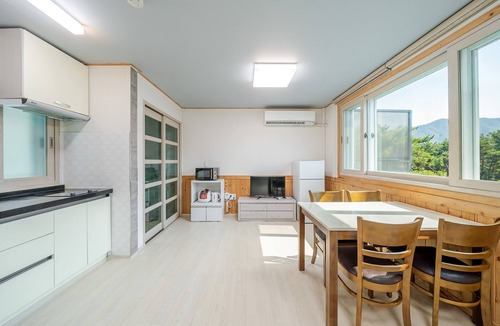 Tonmak House | Goseong Sand & Sea Glamping & Pension