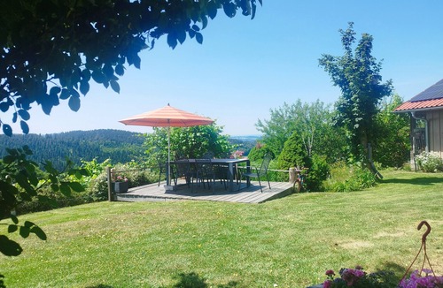 Grainet Apartment | ‘Grabmeier - Nummer 1’ holiday flat with mountain views, private terrace and Wi-Fi