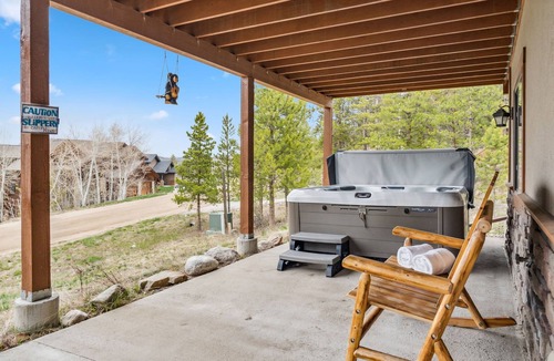 Innsbruck Val Moritz House | Granby Escapes – Luxurious 5 BDR w/Private Hot Tub & Game Room!