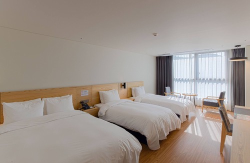 Daeyeon-dong Hotel | Grand Moment