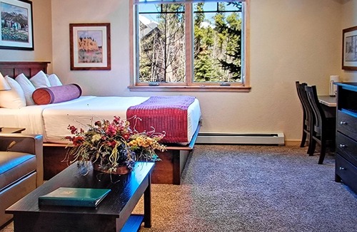 Four O'Clock Cabin | GRAND TIMBER LODGE 2 BR, 2 BA Sleeps 8. March 22-29, 2025