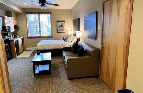 Four O'Clock Cabin | Grand Timber Lodge Studio Ski In/Out Breckenridge Feb 8-15, 2026