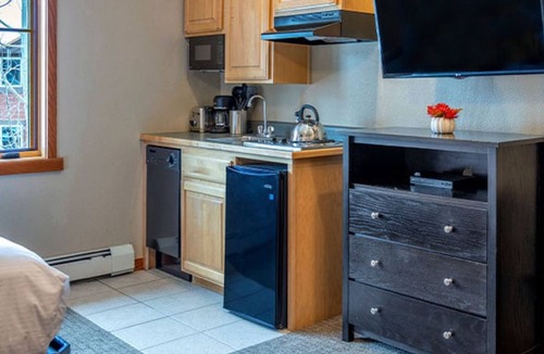 Four O'Clock Cabin | Grand Timber Lodge Studio Ski In/Out Breckenridge Feb 8-15, 2026