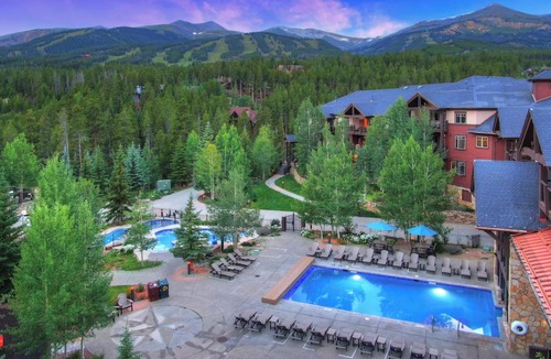 Four O'Clock Condo | Grand Timber Lodge Studio Unit Friday Check-In