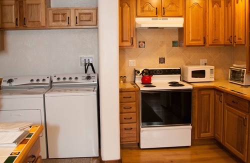 Lewis House | Great Home, Fully Furnished and a now a new sauna for after the days adventures!