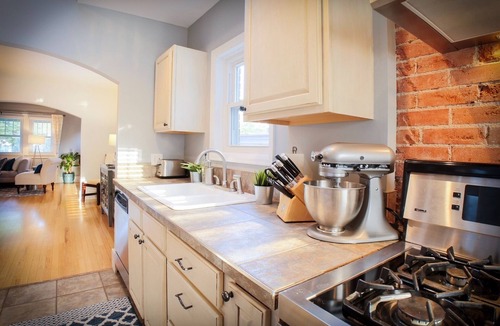 Rosedale House | GREAT LOCATION! 3 min to DU-10 min to downtown/gameroom/wifi/firepit/4 bedrooms