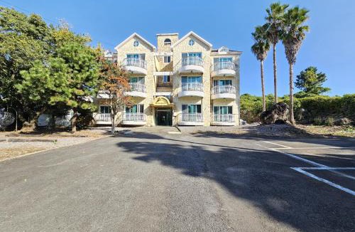 Jungmun House | Greenside Pension