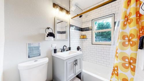 Washington Park West House | groovy apartment in the heart of the city