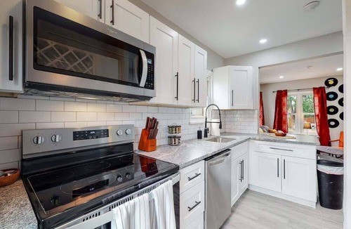 Washington Park West House | Groovy Getaway in the Heart of Denver