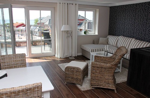 Lemkenhafen Apartment | Ground floor flat with sauna and harbour view