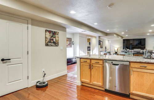 Aurora Apartment | Group Getaway 3 Mi to Cherry Creek State Park!