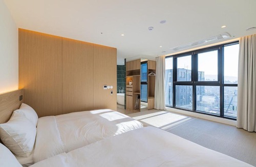 Yeoksam Hotel | Gudo Collective Gangnam 구도 컬렉티브 강남