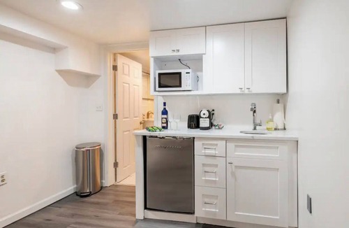 Congress Park Apartment | Guest Suite Close to Downtown