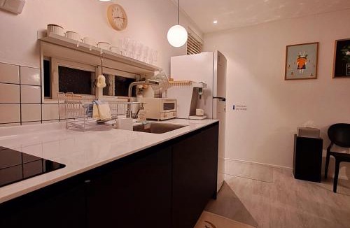 Millak-tong Apartment | Gwangalli Yellow Door