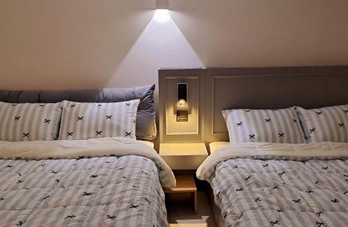 Millak-tong Apartment | Gwangalli Yellow Door