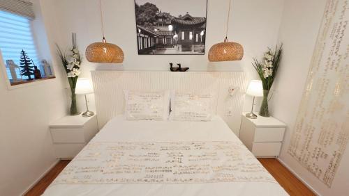 Cheonyeon-dong Apartment | Gyeongbokgung 8 Min by Bus ㅣFree Birthday Anniversary Decor ㅣ Private Apt near a Korean Traditional Market Street Food ㅣ