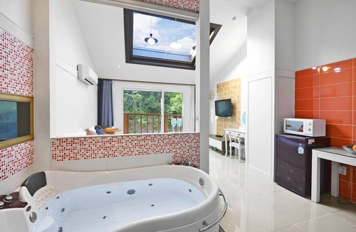 Gyeongju House | Gyeongju Green Valley Spa Pension