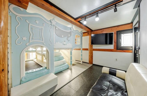 Gyeongju House | Gyeongju Palace Hanok Kids Pool Villa