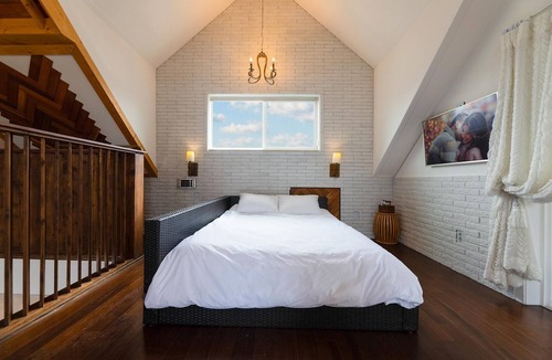 Gyeongju House | Gyeongju Suite Cream Hill Pension