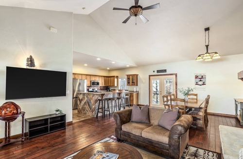 Gypsum House | Gypsum Summer Retreat – 3BR Home Near Trails & Golf