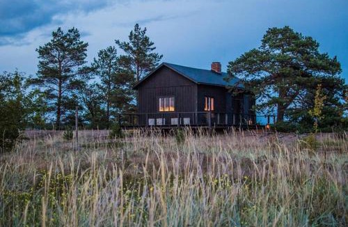 Kokkola Villa | H A R R B Å D A - kaksi mökkiä merenrannalla