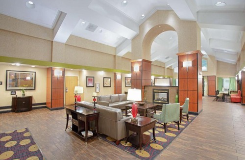 Merriam Hotel | Hampton Inn & Suites Kansas City-Merriam