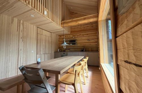 Syote Villa | Handcrafted Log Chalet Villa Aarreaitta