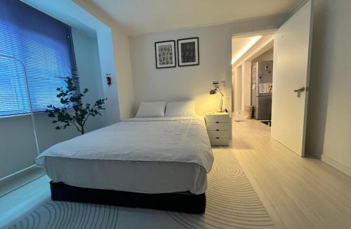 Mangwon-dong House | Hangang Riverside Stay , Mangwon Market, Hapjung, Hongdae