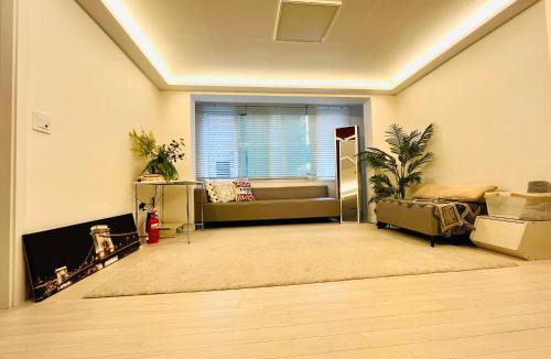 Mangwon-dong House | Hangang Riverside Stay , Mangwon Market, Hapjung, Hongdae