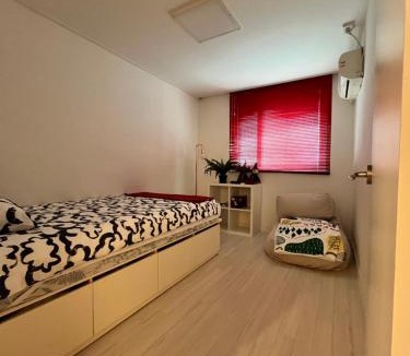 Mangwon-dong House | Hangang Riverside Stay , Mangwon Market, Hapjung, Hongdae